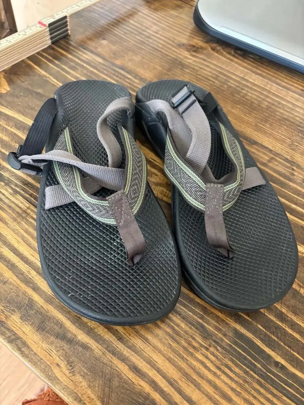 Chaco Z/2 Classic Sandals Men's Adjustable Straps Thong Toe (size 11 or 12)